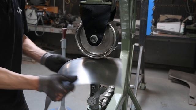 Alfa-Romeo Romeo2: Metal shaping смотреть онлайн