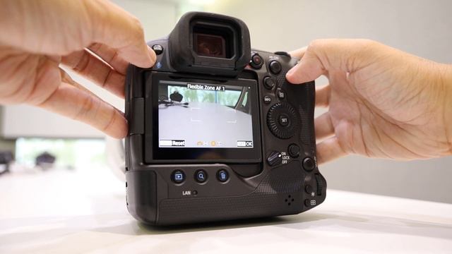 Canon EOS R3 - Flexible Zone AF (Adjusting The Size And Position)