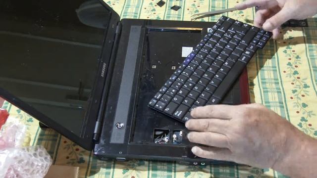 Samsung R510 cambio de teclado, en español смотреть онлайн
