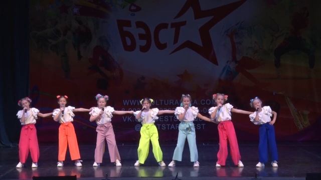 АНСАМБЛЬ ЗОЛОТОЙ КЛЮЧИК песня ДОРОГА ДОБРА смотреть онлайн