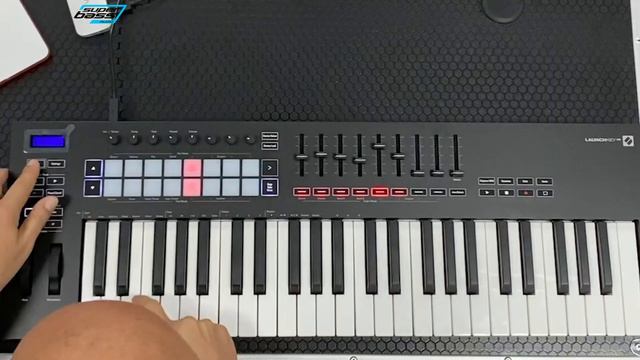 Review en Español Novation Launchkey Mk3 (Superbass Audio) смотреть онлайн