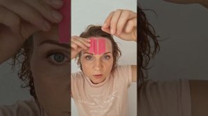 Тейпы от горизонтальных морщин на лбу.