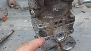 Шипит тормозной кран Мерседес 814 - 1320 WABCO