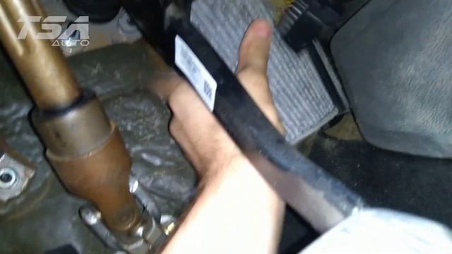 Как поменять фильтр салона на Форд Фокус 2 смотреть онлайн