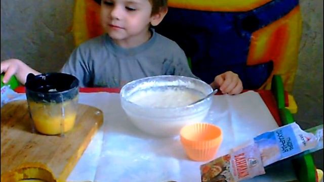 Вкуснейшие апельсиновые КЕКСЫ вместе с детьми!Тим готовит кексы! смотреть онлайн