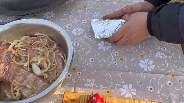 КАРЕ ЯГНЕНКА С ОВОЩАМИ И СВИНЫЕ РЕБРЫШКИ