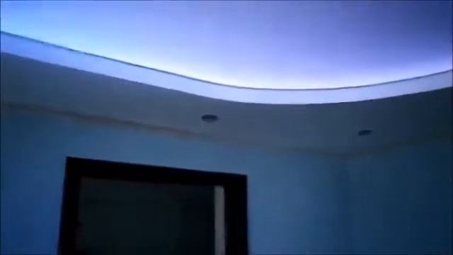 Глянцевый Двухуровневый натяжной потолок с внутренней светодиодной RGB подсветкой смотреть онлайн