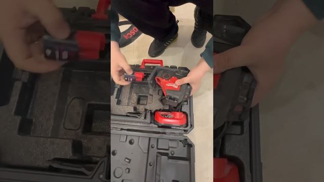 АККУМУЛЯТОРНЫЙ ЛАЗЕРНЫЙ НИВЕЛИР MILWAUKEE M12 3PL смотреть онлайн