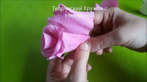 Роза из креповой / гофрированной бумаги своими руками. Простые поделки