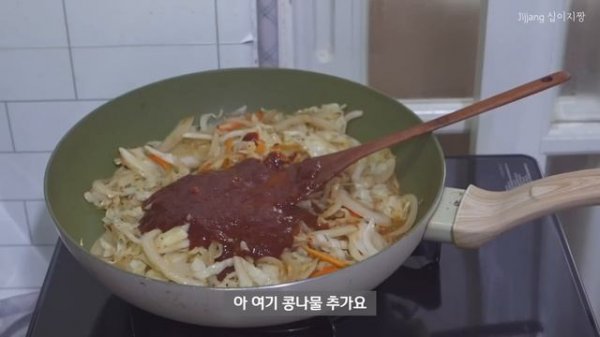 ENG) 1년 3개월동안 멈추질 않았네요, 잠시 쉬고 올게요 | 1+1 콘푸로스트가 불러온 디저트 대량생산 | 샐러드파스타, 애호박전, 쭈꾸미오징어볶음