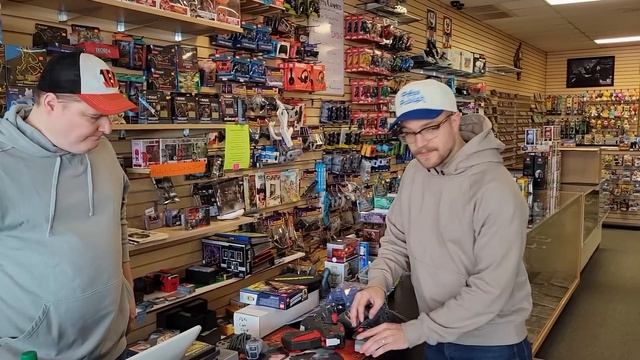 I Went to Kentucky's "Best" Video Game Stores смотреть онлайн