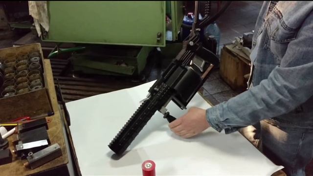 3D gedruckter 37 mm Revolver Granatwerfer. Testen der Funktion des Schlagmechanismus. смотреть онлайн