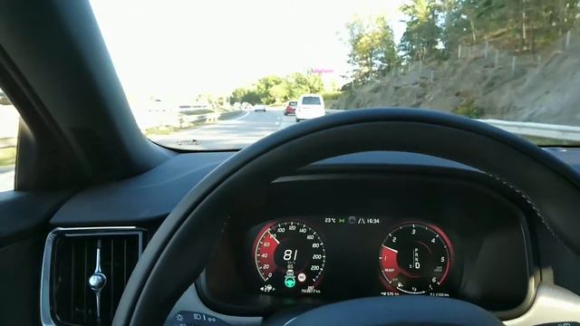 Handsfree driving. Volvo V90 смотреть онлайн