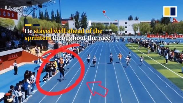 Speedy student cameraman keeps pace with sprinters in college dash in China смотреть онлайн