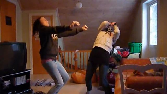 agnes and matilda dancing to crazy frog x) смотреть онлайн