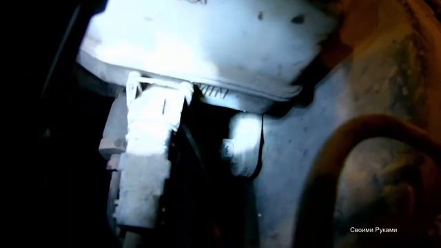 Где находится бачок с тормозной жидкостью в Хендай Акцент (Hyundai Accent) смотреть онлайн