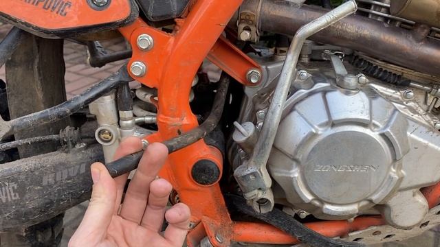 4Т глохнет без подсоса. Мотоцикл работает на прогреве, но глохнет при закрытии подсоса воздуха смотреть онлайн