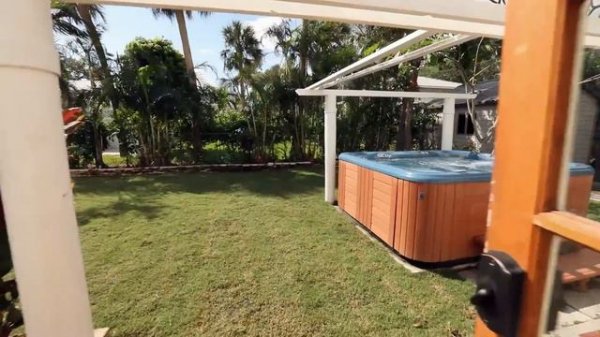 HGTV Paradise Bargain Hunters Palm Beach featuring Million Dollar Realtor Carl Gentile