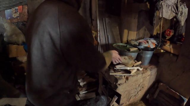 ПРИВЕЗЛИ ДРОВА. РАСТОПИЛИ ПЕЧЬ. ЧЕМОДАН ДОБРА смотреть онлайн