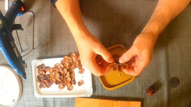 Поделки из шишек/Идеи как сделать цветы из шишек.How to make Pine Cone Flowers смотреть онлайн