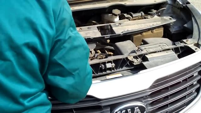 КАК СНЯТЬ РЕШЕТКУ РАДИАТОРА на Kia Sportage 3 смотреть онлайн