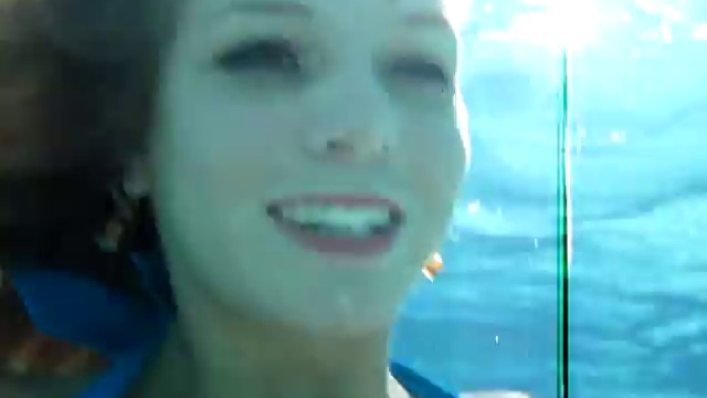 UNDERWATER JEAN SHORTS смотреть онлайн