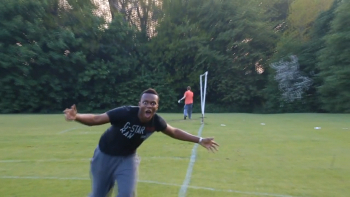 Хотите играть в футбол? Не умеете? Не проблема! смотреть онлайн