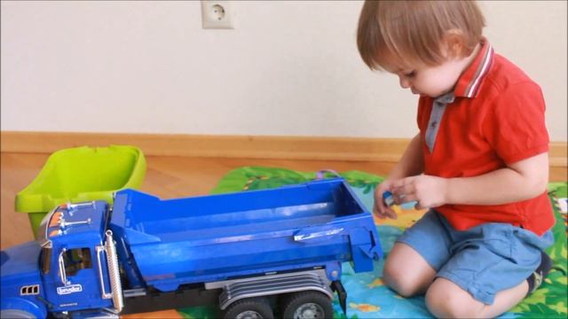 ИГРАЕМ В САМОСВАЛ MACK Bruder смотреть онлайн