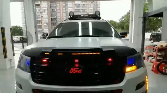 2016-2019 Ford Explorer Hood Deflector With LED Light Strip