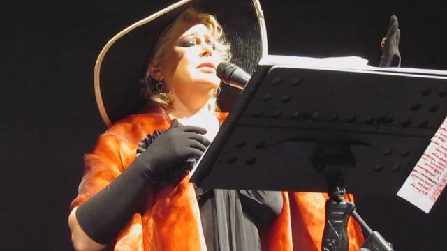 Наташа Манор исполняет романс 