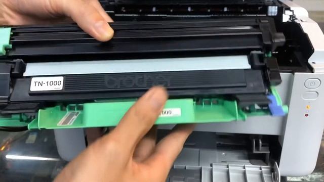 如何安裝碳粉夾｜感光單元｜Brother HL-1210W｜維修雷射印表機｜讀取不到｜進紙不順｜浩昇科技 смотреть онлайн