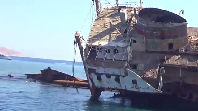 Корабль на рифах в Красном море смотреть онлайн