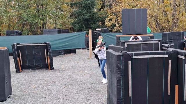 Противник крадется за стеной смотреть онлайн