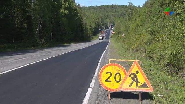 С утра и до вечера: работы по покосу газонов, ремонту дорог и высадке цветов в клумбы смотреть онлайн