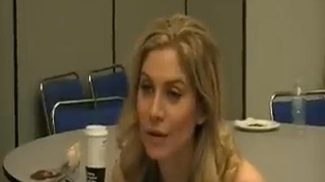 INTERVIEW: Elizabeth Mitchell Discusses V: The New Series.. смотреть онлайн