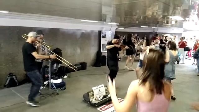 Despacito Live в исполнении уличных музыкантов#Москва 2020/Арбат