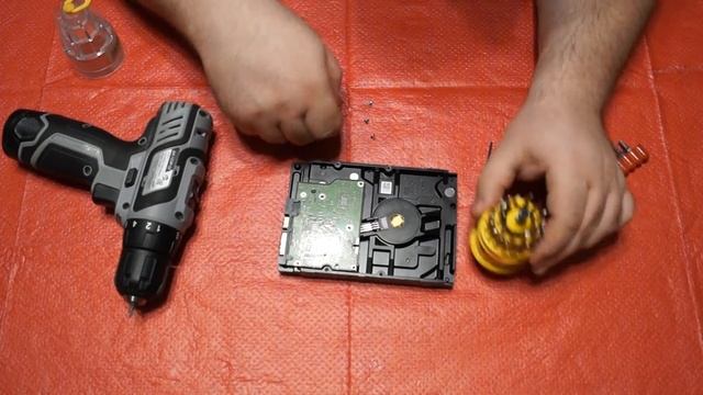 Раскрутка слизанных шлицов на шурупе или как выкрутить звездочку из жесткого диска смотреть онлайн