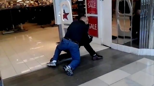 White Marsh Mall- Security Guard And Shop Lifter(1) смотреть онлайн