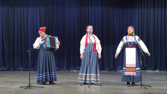 Военные частушки под гармонь. Дуэт Плющева Арина и Голикова Кристина, Калязин