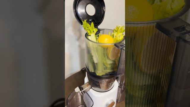 Cucumber, Lemon, Ginger, Celery Detox Juice смотреть онлайн