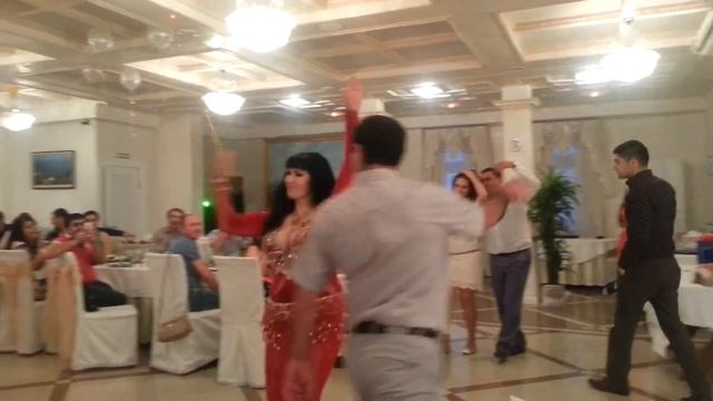 Танцовщица в ресторане ЕРЕВАН смотреть онлайн