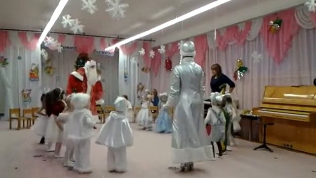 Танец Деда Мороза смотреть онлайн
