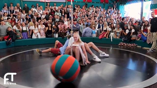 Teufelsrad BEST OF 2020 Damen Fahrt Oktoberfest | Devils Wheel Girls Ride | Crazy Bavarian Girls смотреть онлайн