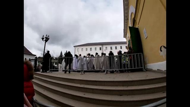 Пасмурный светлый день прощания с батюшкой Власием смотреть онлайн