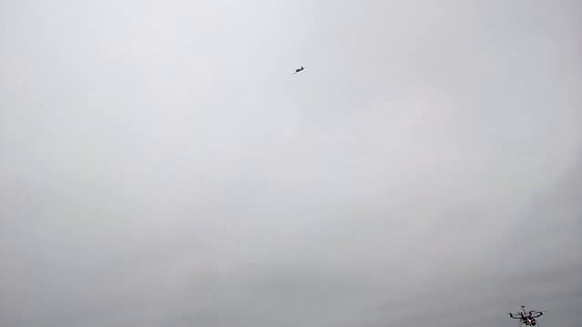 полет радиоуправляемого самолета смотреть онлайн