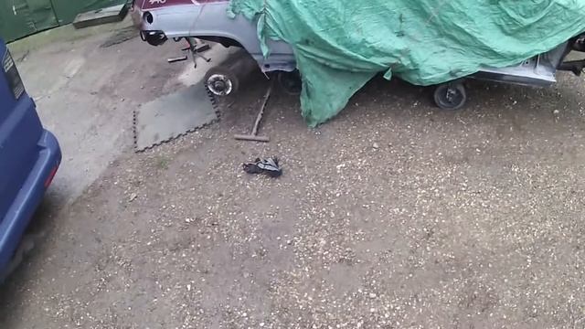 Renault 5 Gordini a modern classic at the Ed Shed.. Removing the torsion bars during its restoratio смотреть онлайн