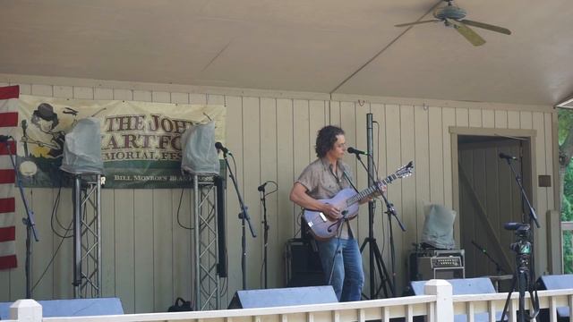 "John and His Full Moon Mind" performed at John Hartford Memorial Festival 2016 смотреть онлайн