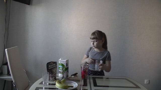 КАК ПРИГОТОВИТЬ БАНАНОВЫЙ КОКТЕЙЛЬ / Рецепт вкусного коктейля смотреть онлайн