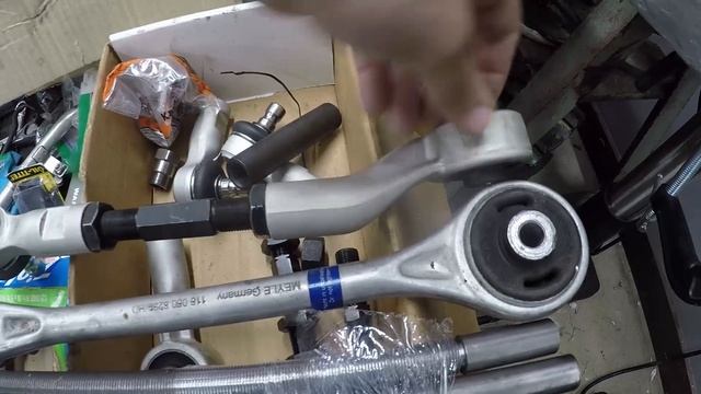 Adjustable Upper Control Arms on a D2 Audi S8 смотреть онлайн