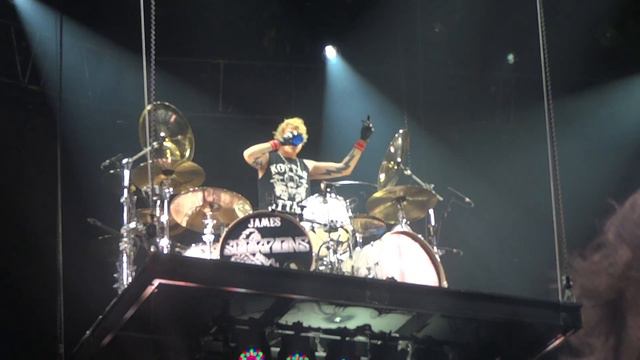 Scorpions James Kottak solo de batterie et Marseillaise à Bercy le 24.11.2015 смотреть онлайн